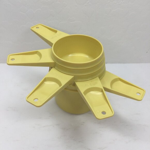 Vintage Tupperware Yellow Nesting Measuring Cups Set Kitchenware Baking Cooking - Picture 2 of 11